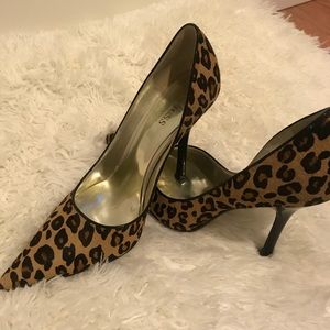 Leopard/Cheetah print Guess pumps